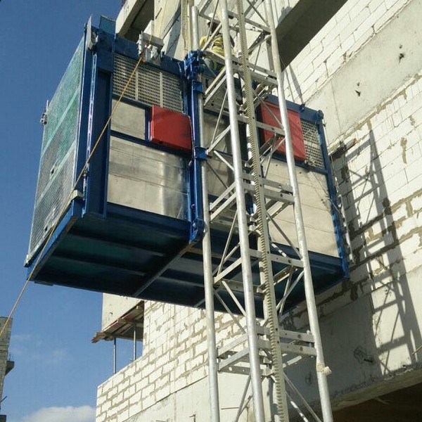 construction hoist in UAE